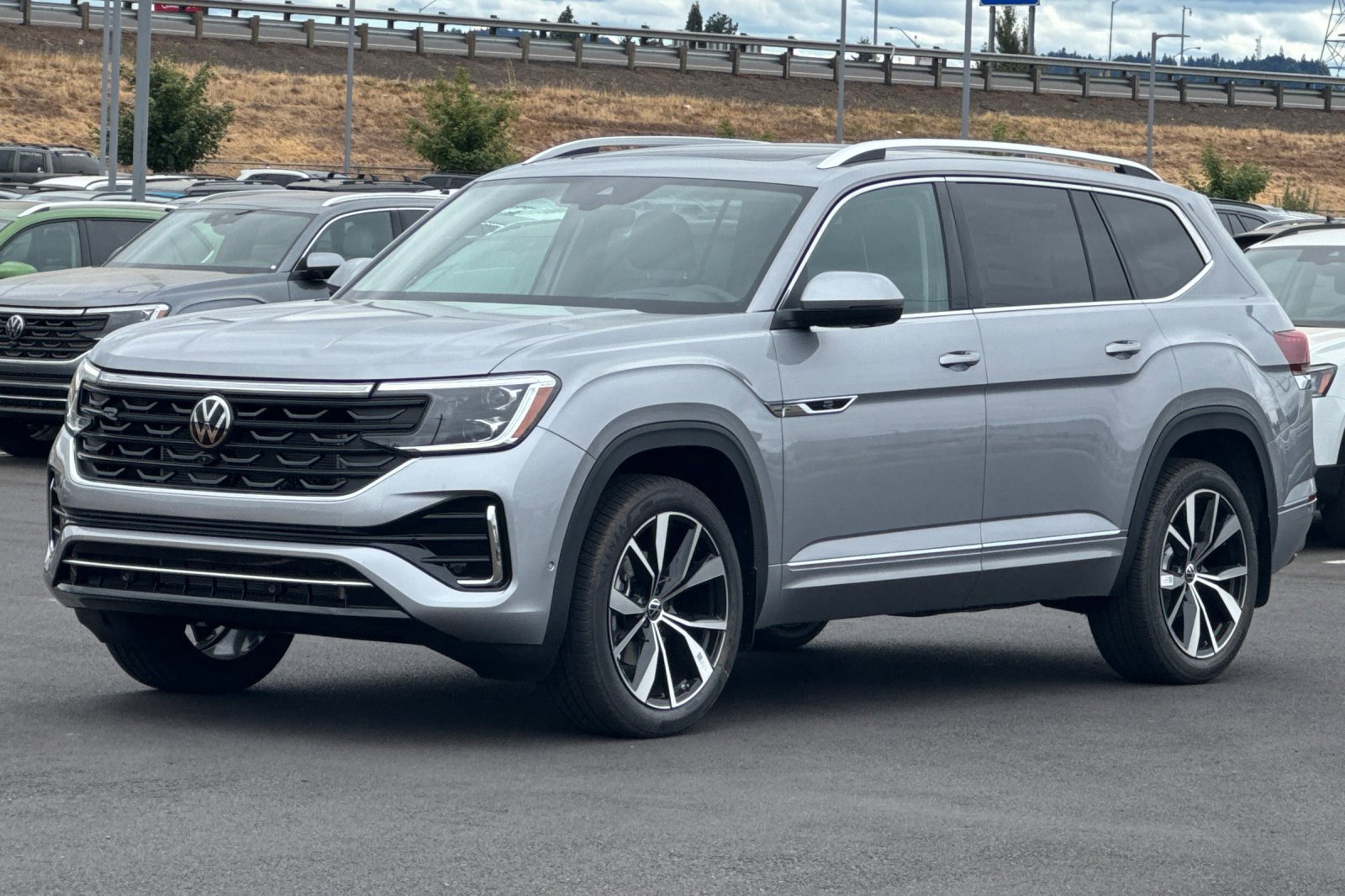 New 2025 Volkswagen Atlas SEL Premium R-Line image 7