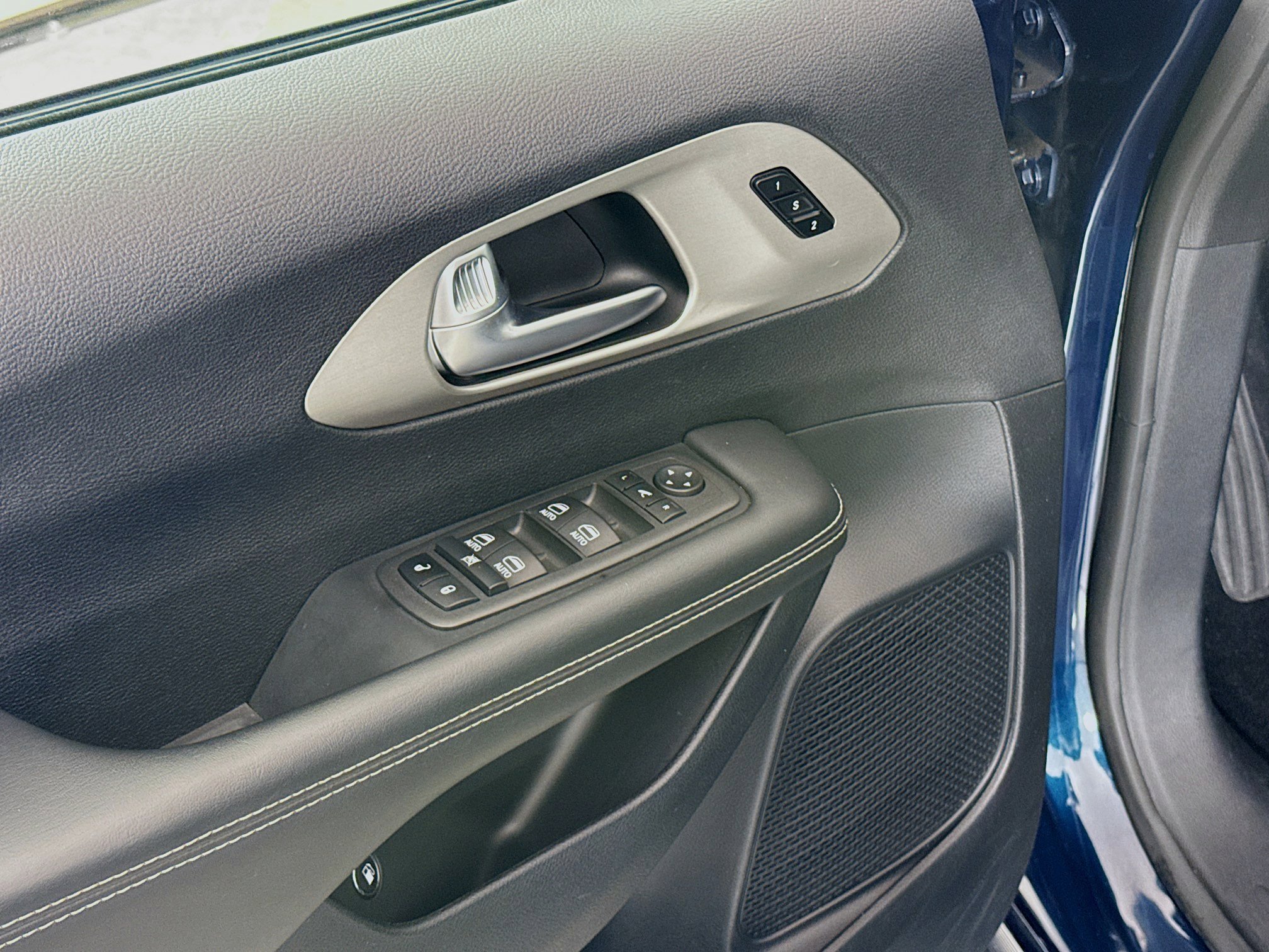 Used 2024 Chrysler Pacifica Premium FWD image 20