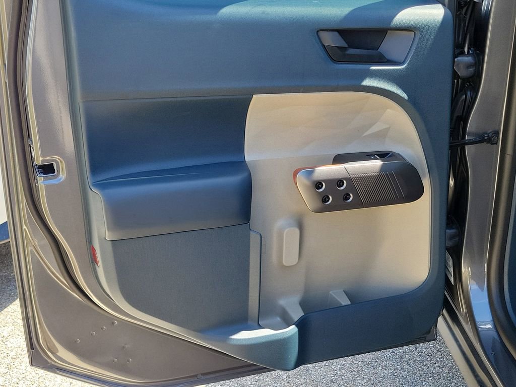 Used 2025 Ford Maverick Lariat image 18