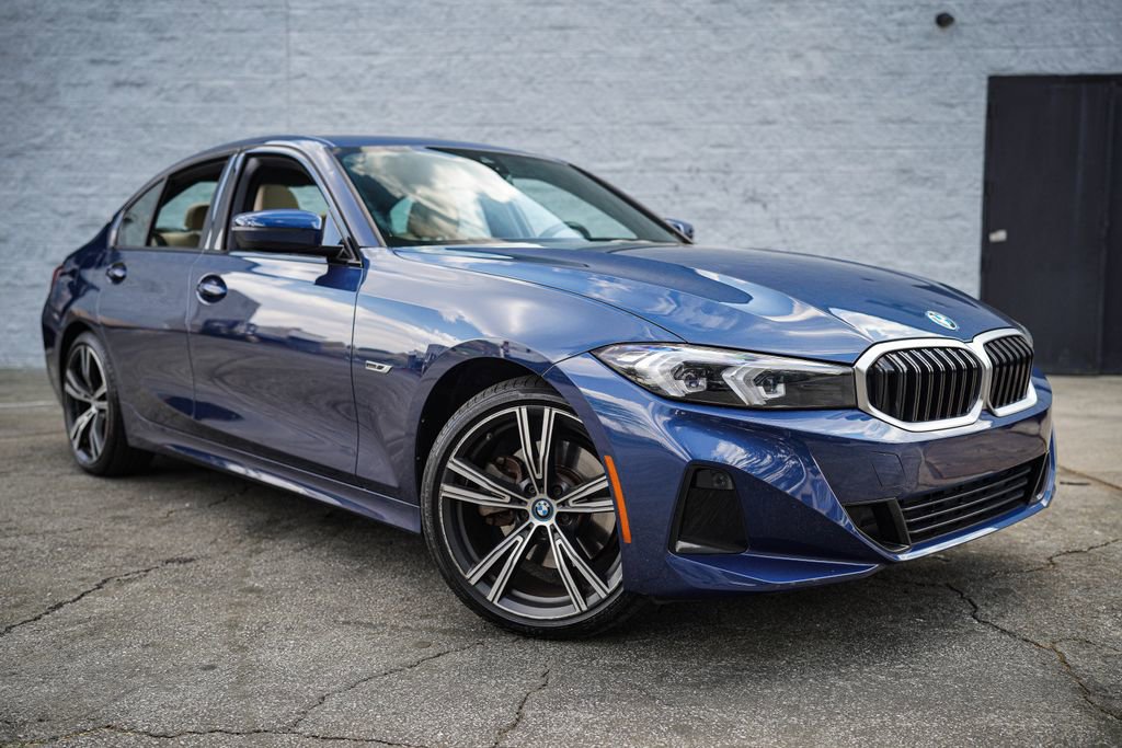 Used 2023 BMW 330e w/ Driving Assistance Package image 9