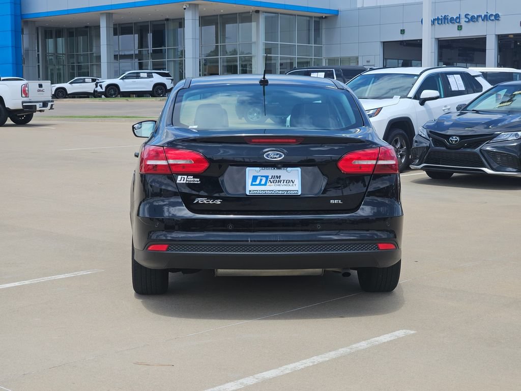 Used 2017 Ford Focus SEL w/ Cold Weather Package FWD image 6