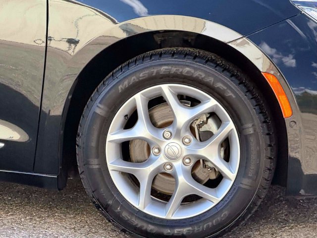 Certified 2019 Chrysler Pacifica Touring-L Plus FWD image 10