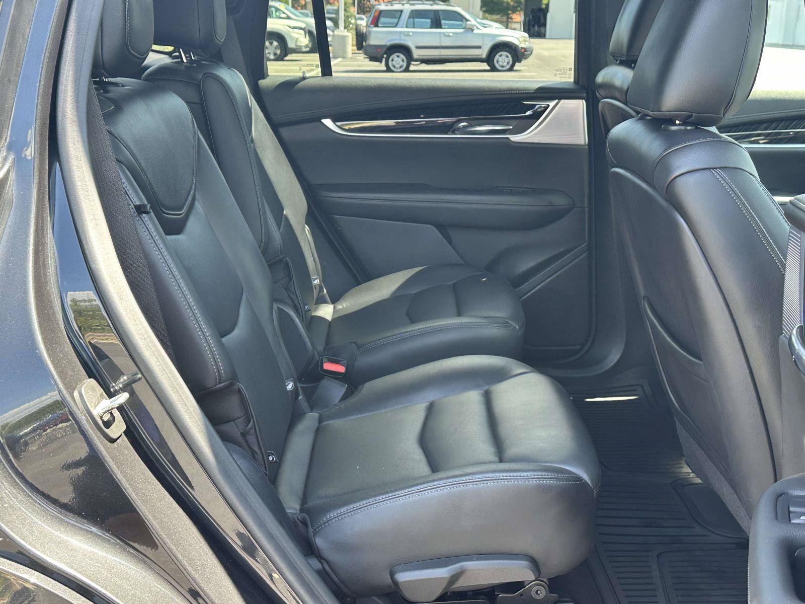 Used 2020 Cadillac XT6 Premium Luxury FWD image 7