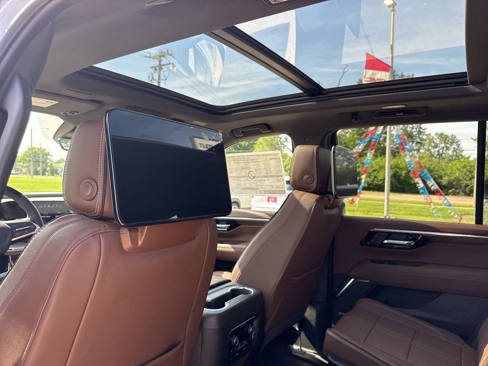 New 2026 Chevrolet Tahoe High Country AWD/4WD image 11