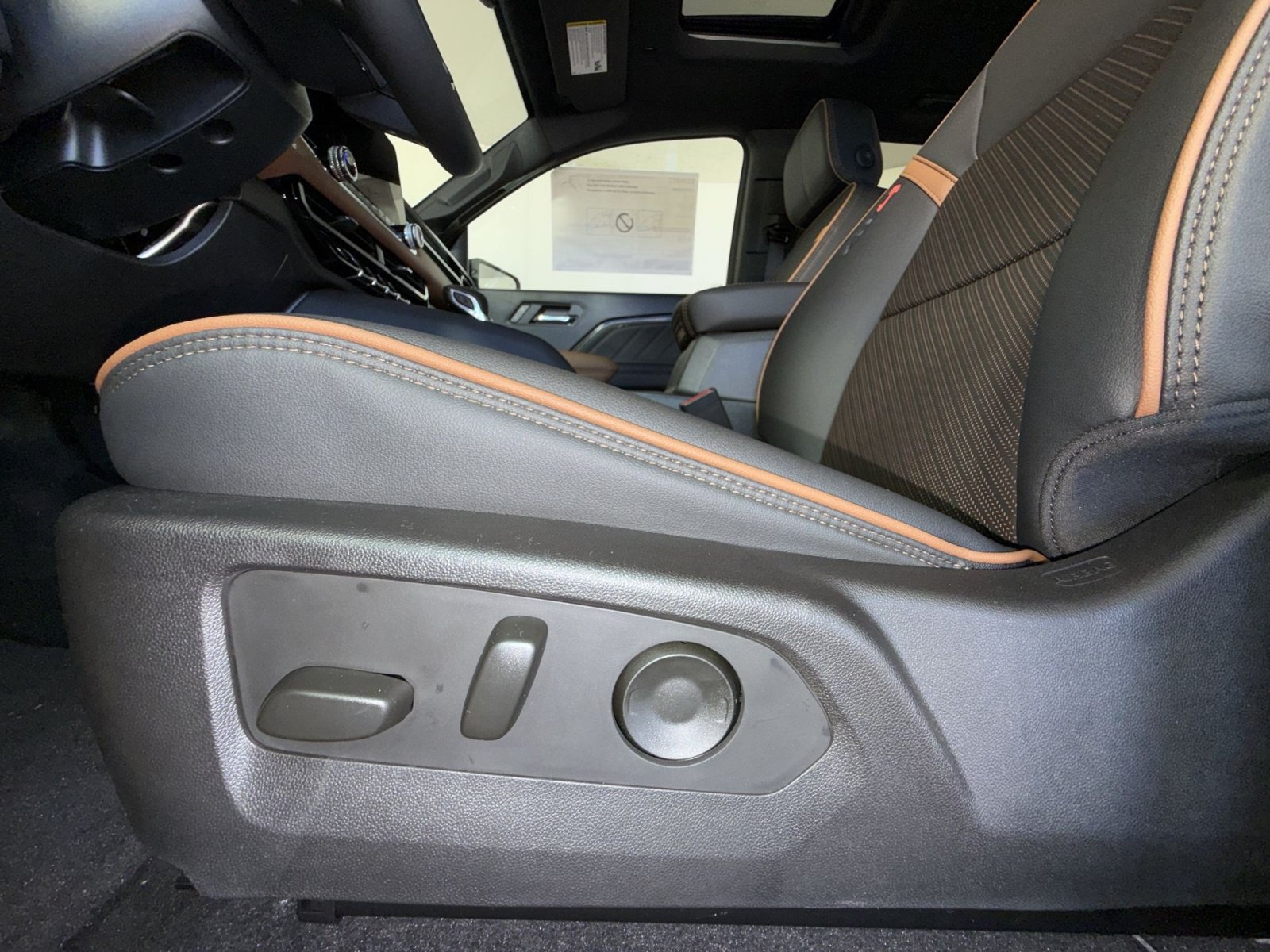 New 2026 GMC Canyon AT4 w/ Technology Plus Package AWD/4WD image 14