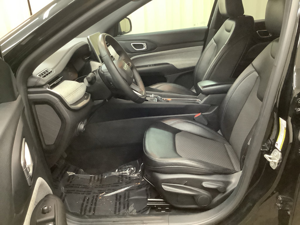 Used 2024 Jeep Compass Latitude AWD/4WD image 14