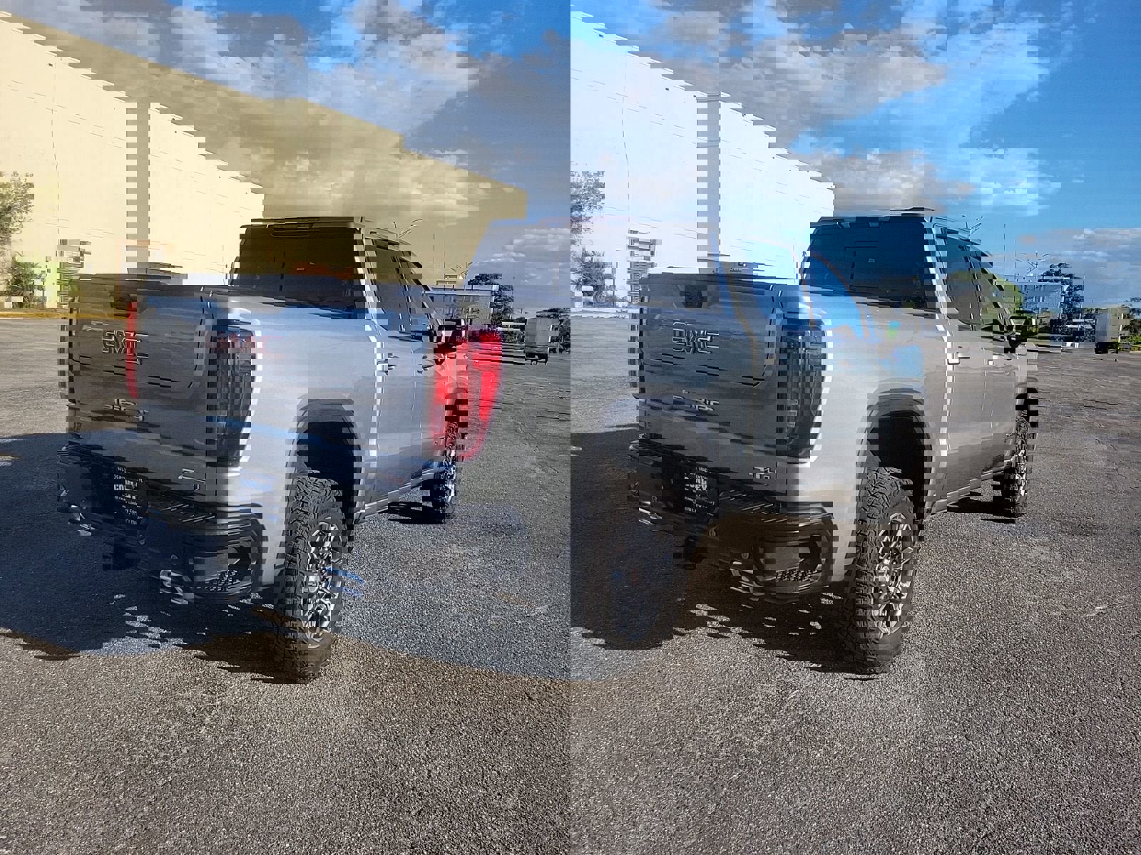 Used 2024 GMC Sierra 1500 AT4 w/ AT4 Preferred Package image 10