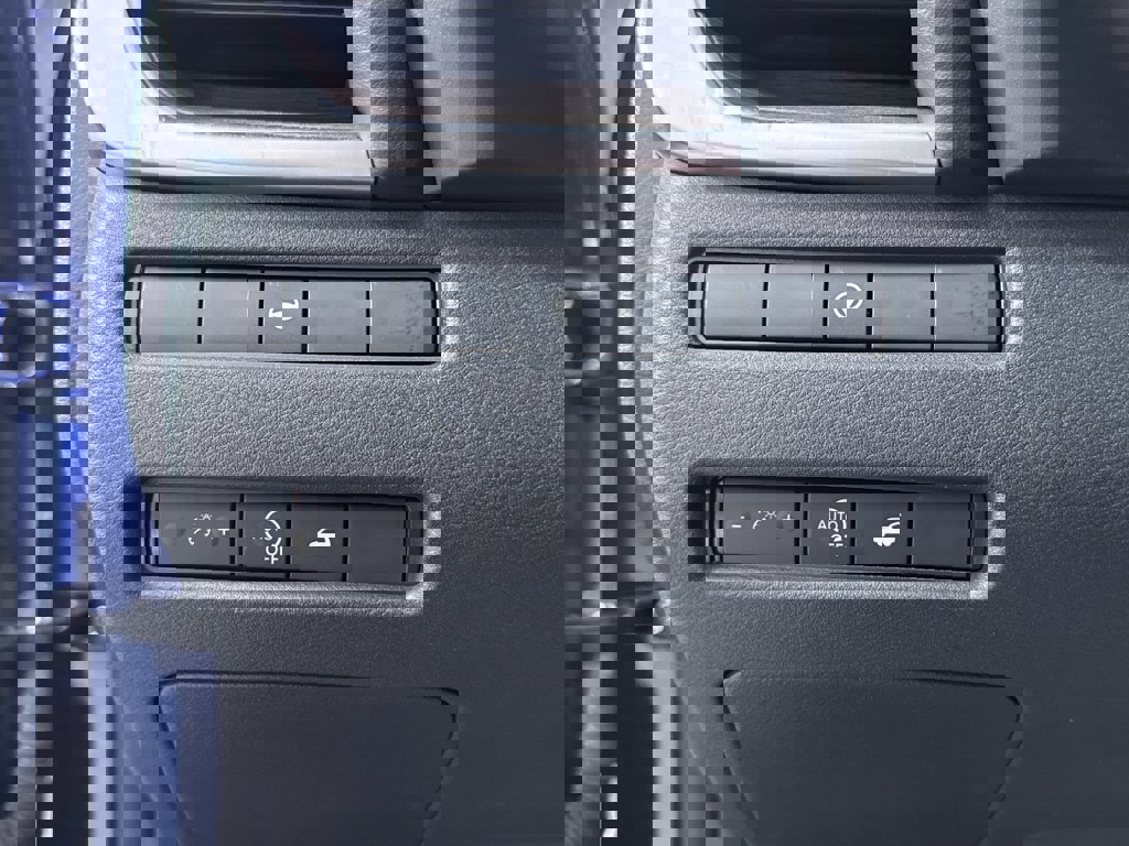 Used 2024 Nissan Rogue Platinum image 26