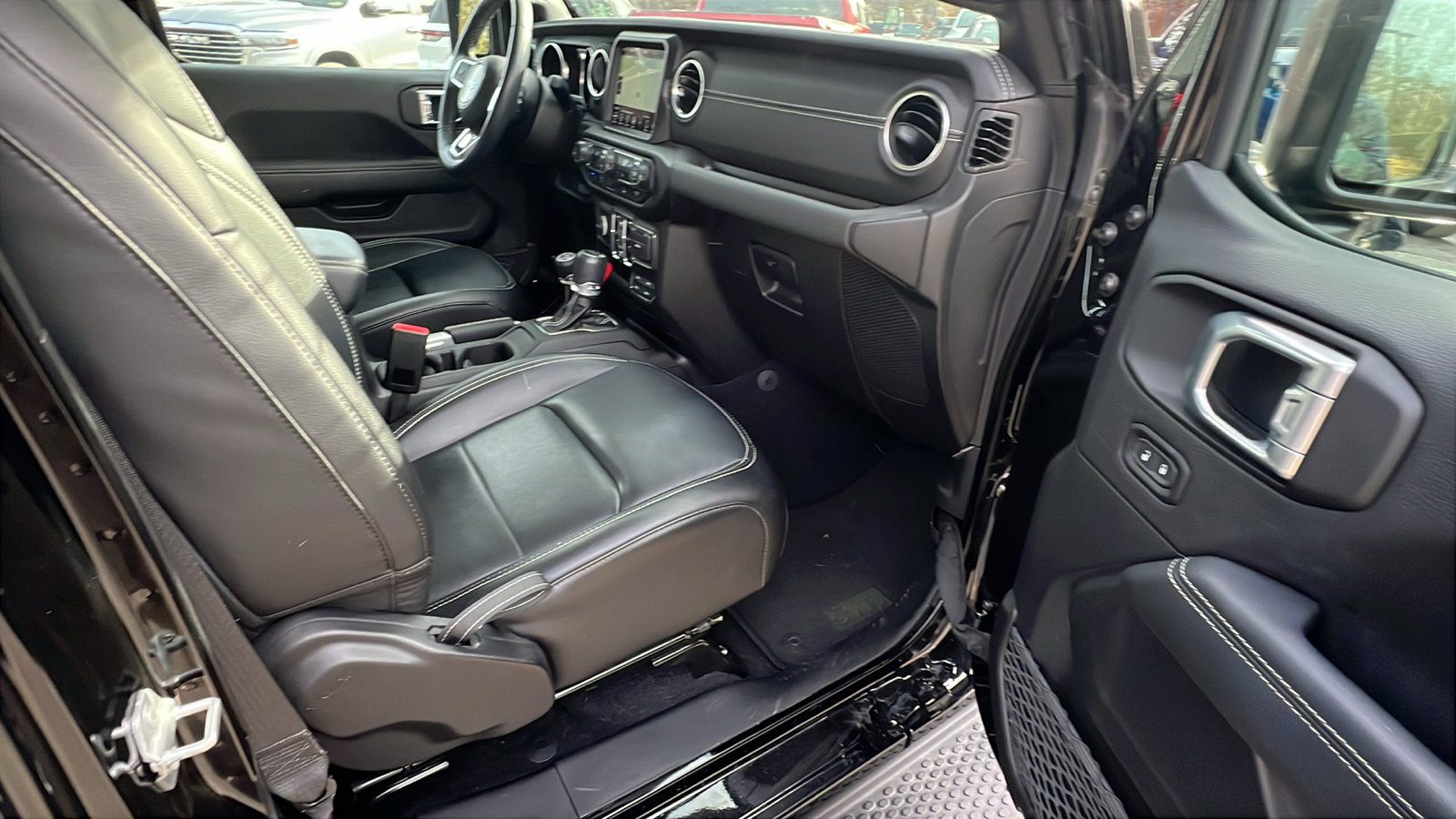 Used 2023 Jeep Wrangler Sahara w/ Cold Weather Group image 19