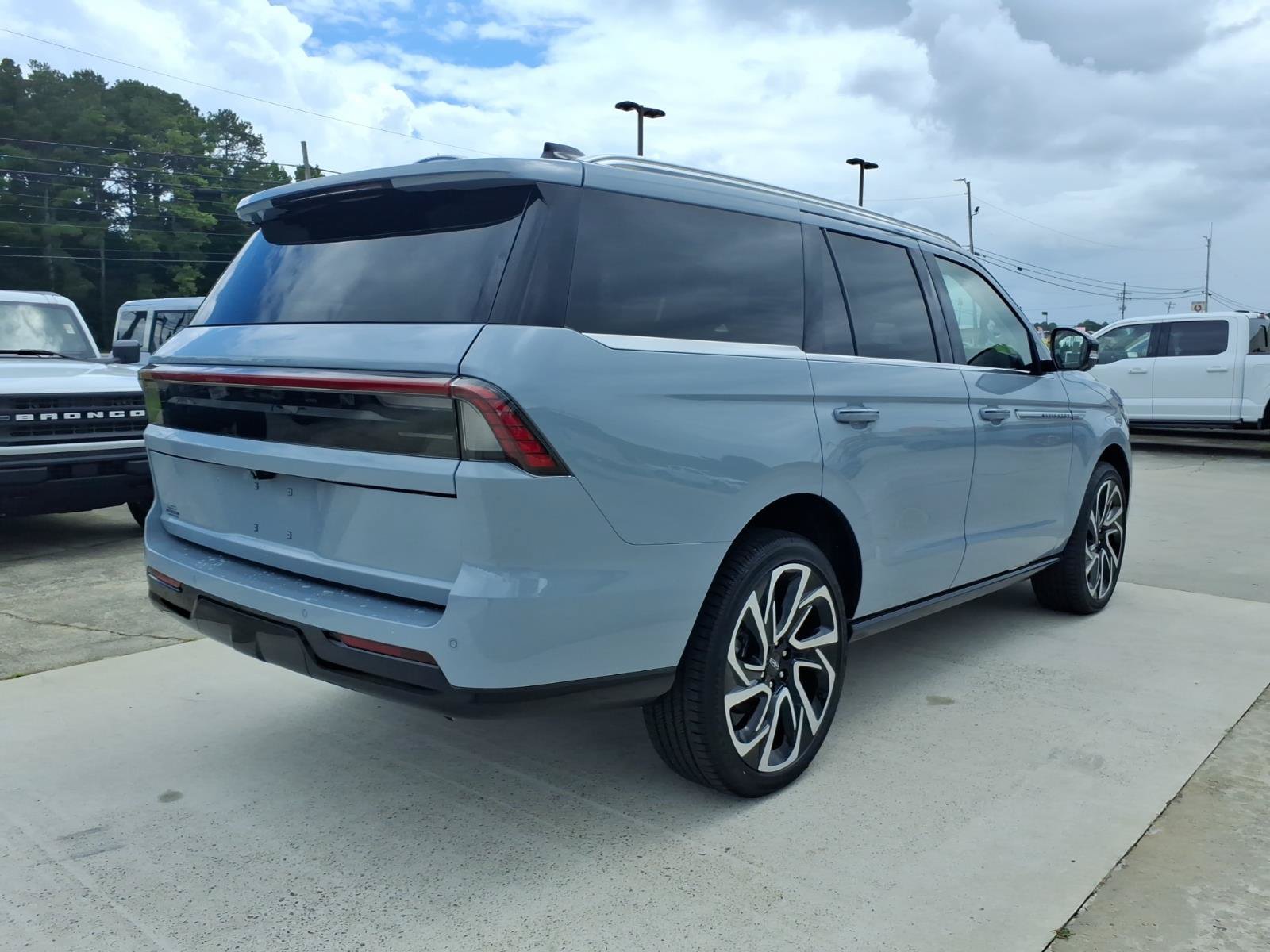 New 2027 Lincoln Navigator Reserve AWD/4WD image 5