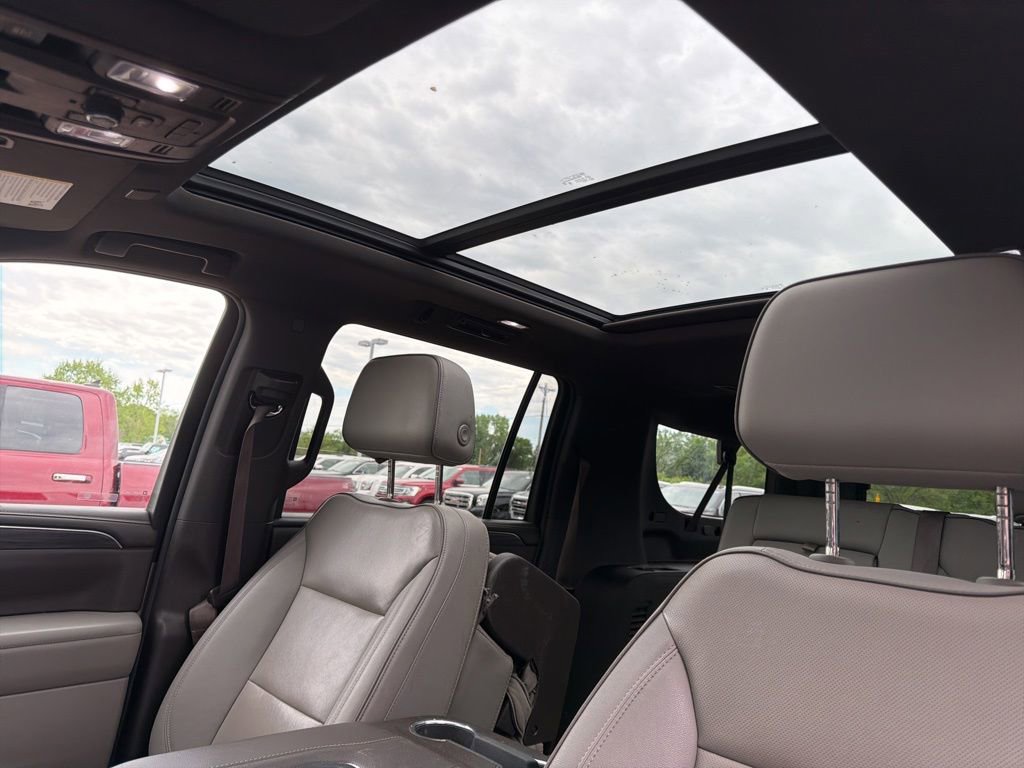 Used 2023 GMC Yukon XL SLT w/ SLT Premium Package AWD/4WD image 14