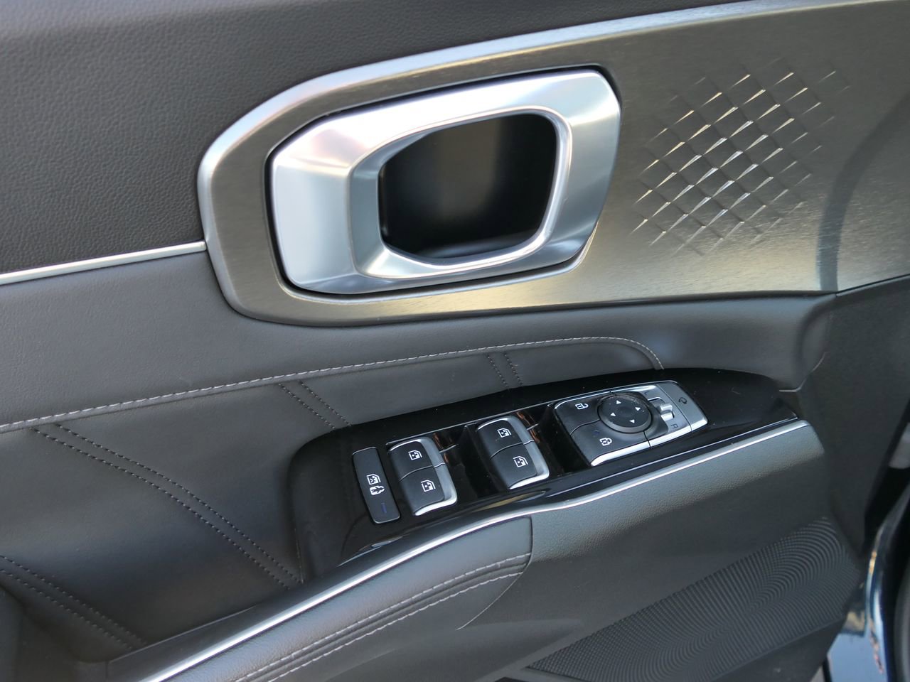 Used 2022 Kia Sorento SX w/ Panoramic Sunroof Package image 11