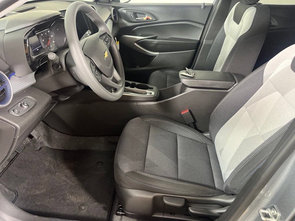 New 2026 Chevrolet Trax LS w/ LS Convenience Package FWD image 8