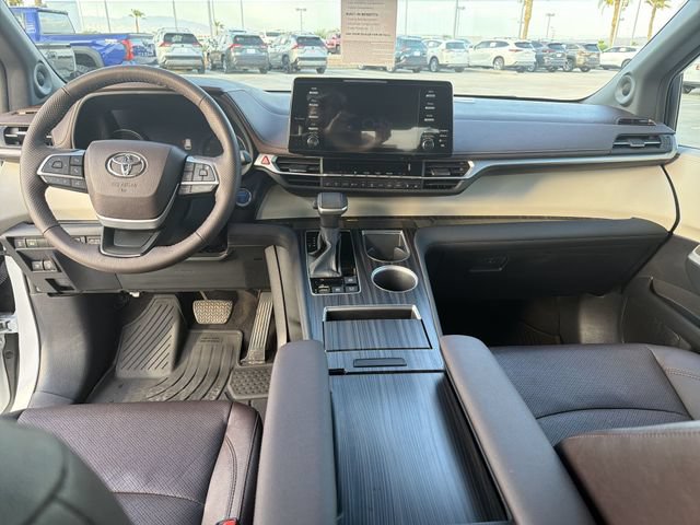 Certified 2024 Toyota Sienna Platinum FWD image 14