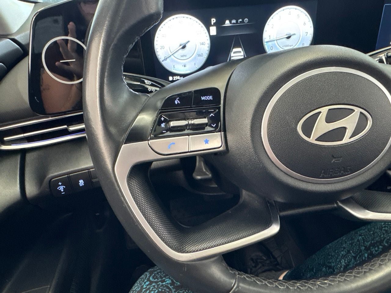 Used 2024 Hyundai Elantra Limited FWD image 18