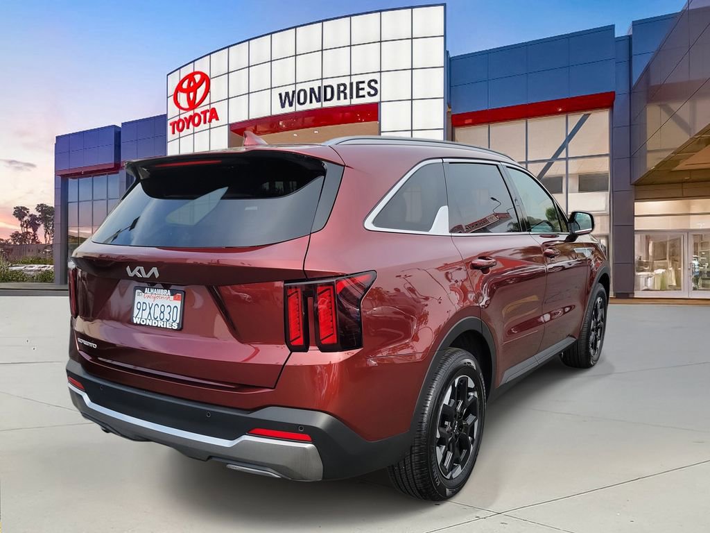 Used 2025 Kia Sorento S image 4