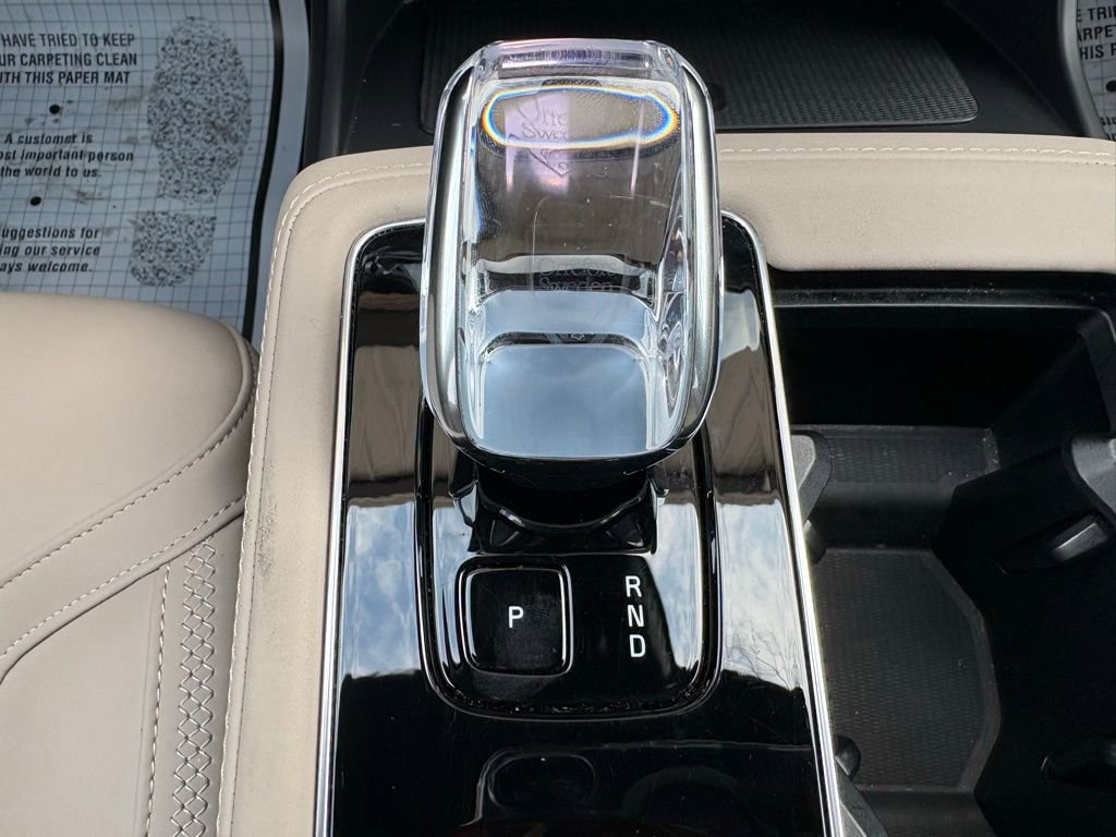 Used 2025 Volvo XC90 B6 Plus image 38