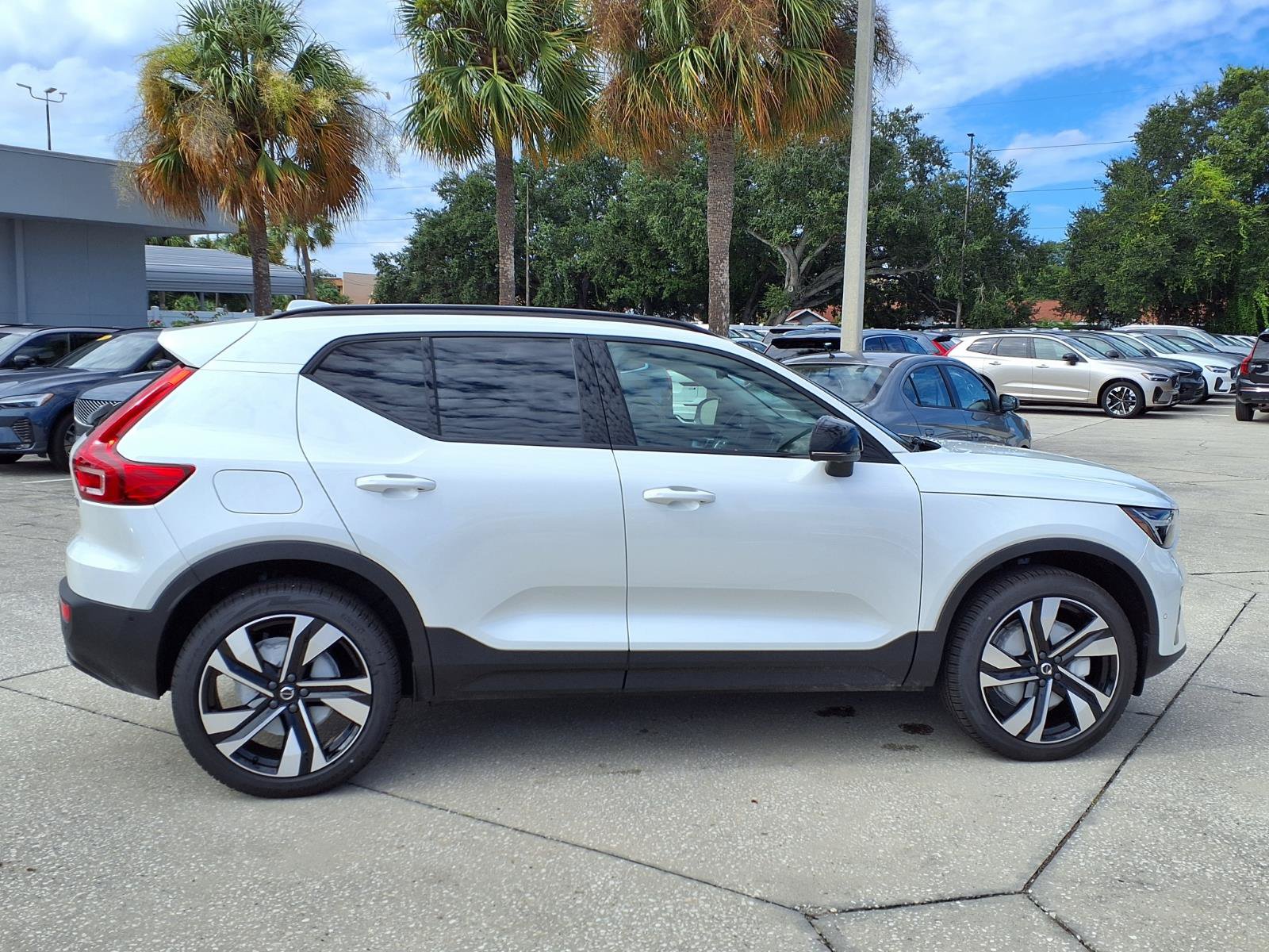New 2026 Volvo XC40 B5 Plus w/ Climate Package AWD/4WD image 8