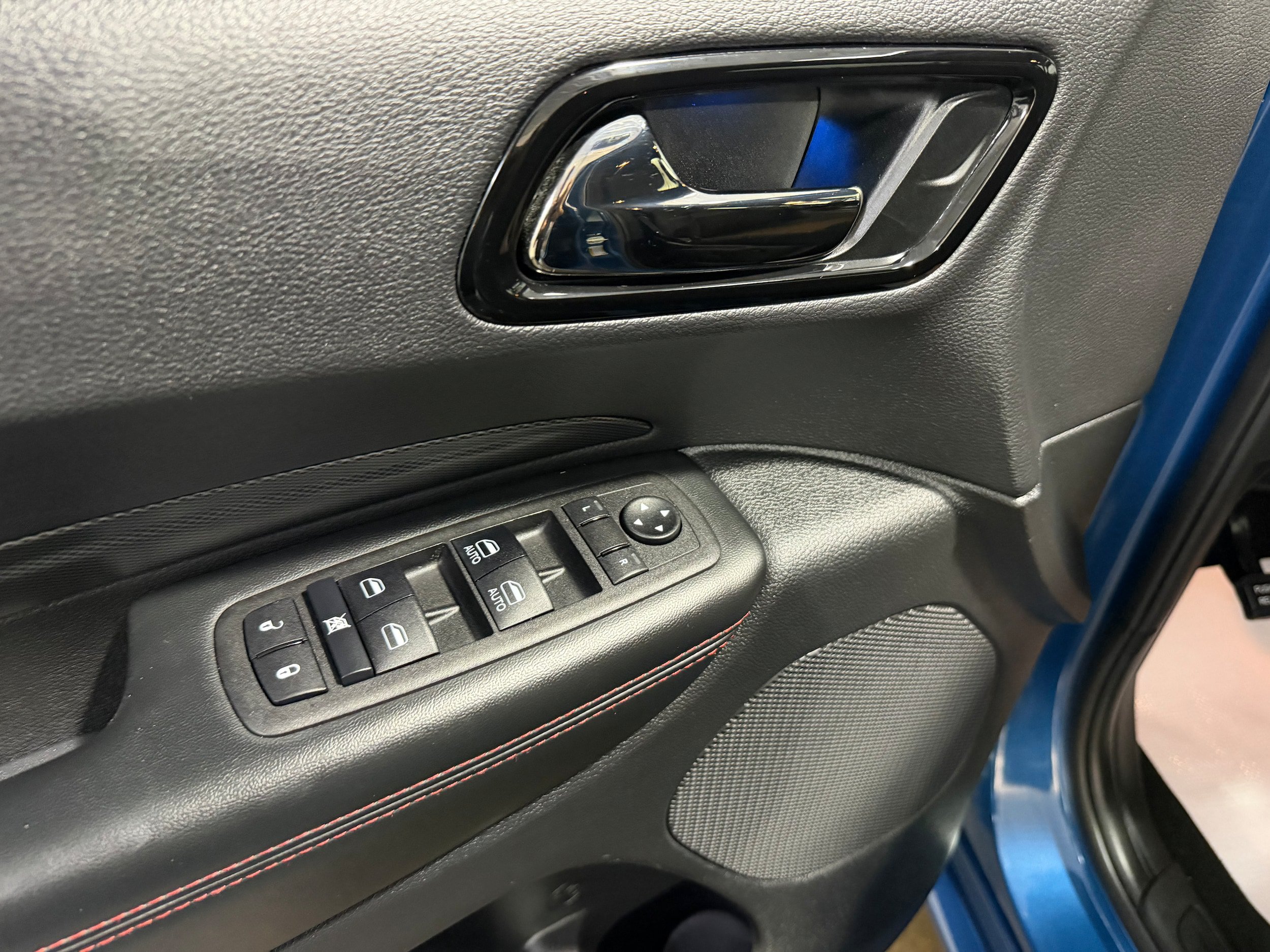 Used 2025 Dodge Durango GT AWD/4WD image 8