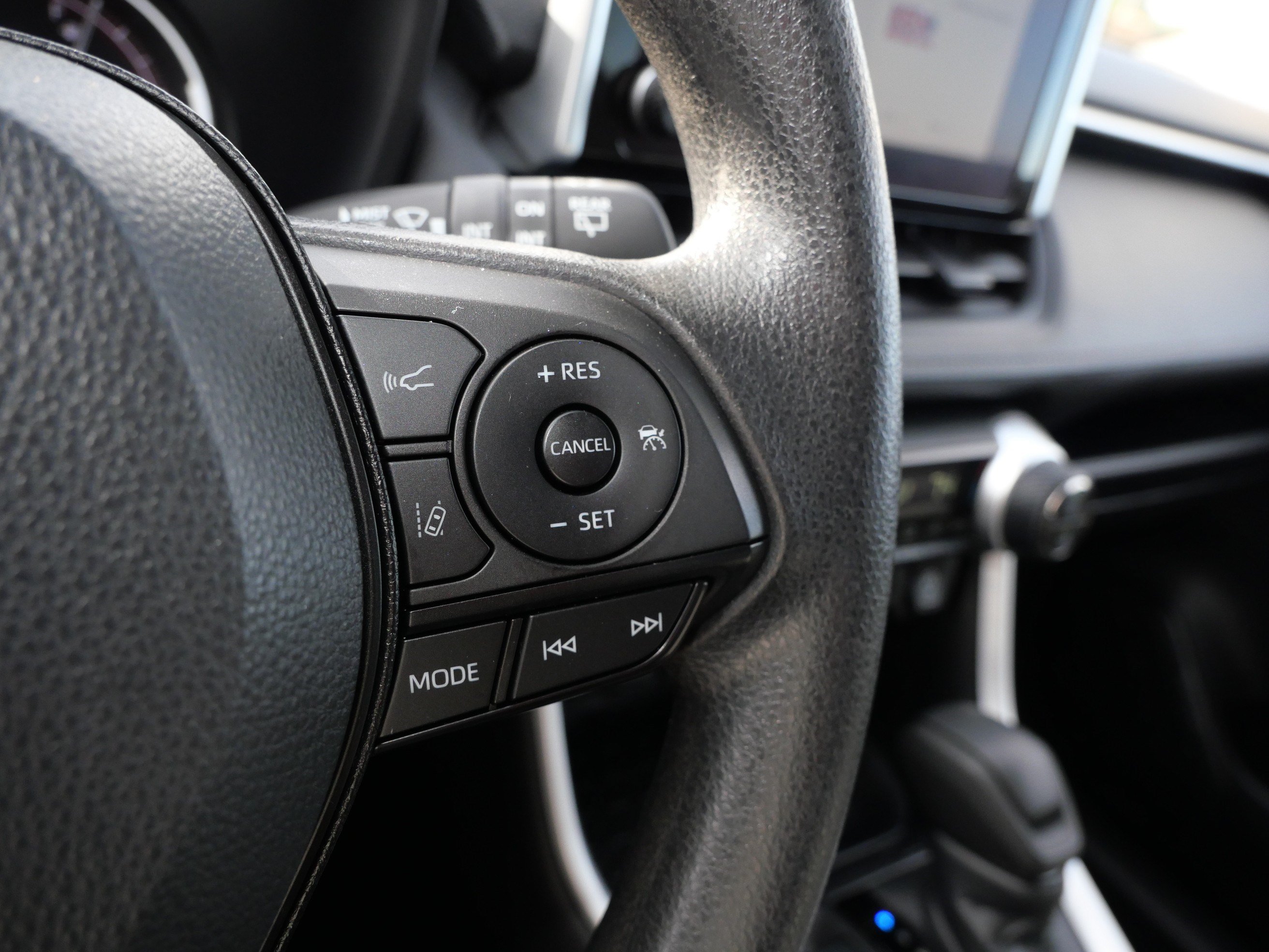 Used 2024 Toyota RAV4 XLE AWD/4WD image 25
