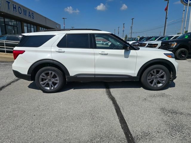 Used 2022 Ford Explorer XLT w/ Equipment Group 202A image 2
