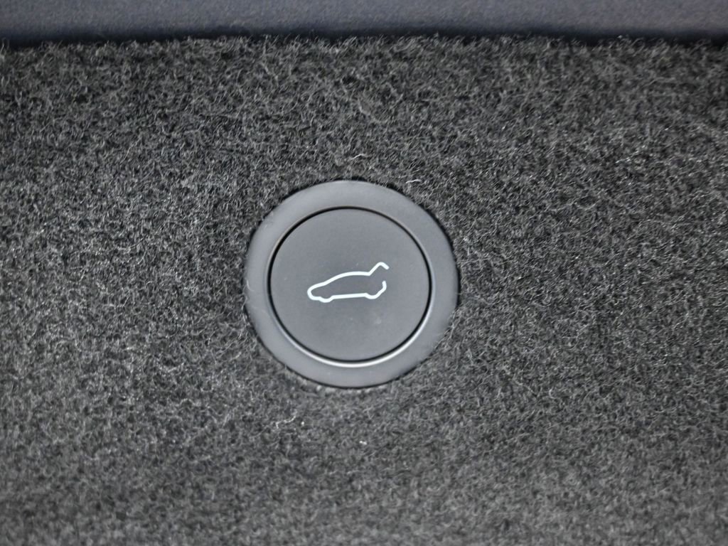 Used 2023 Tesla Model X image 15