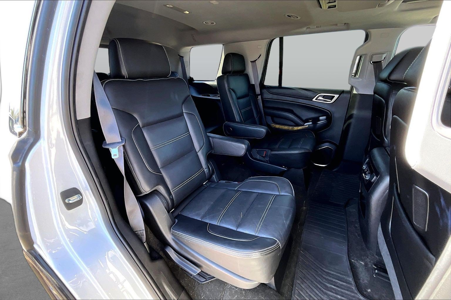 Used 2016 GMC Yukon Denali w/ Open Road Package AWD/4WD image 28