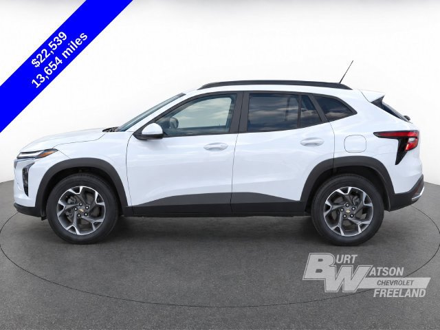 Used 2026 Chevrolet Trax LT FWD image 8