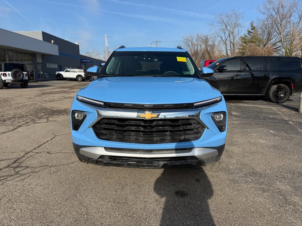 Used 2024 Chevrolet TrailBlazer LT w/ LT Cold Weather Package image 2