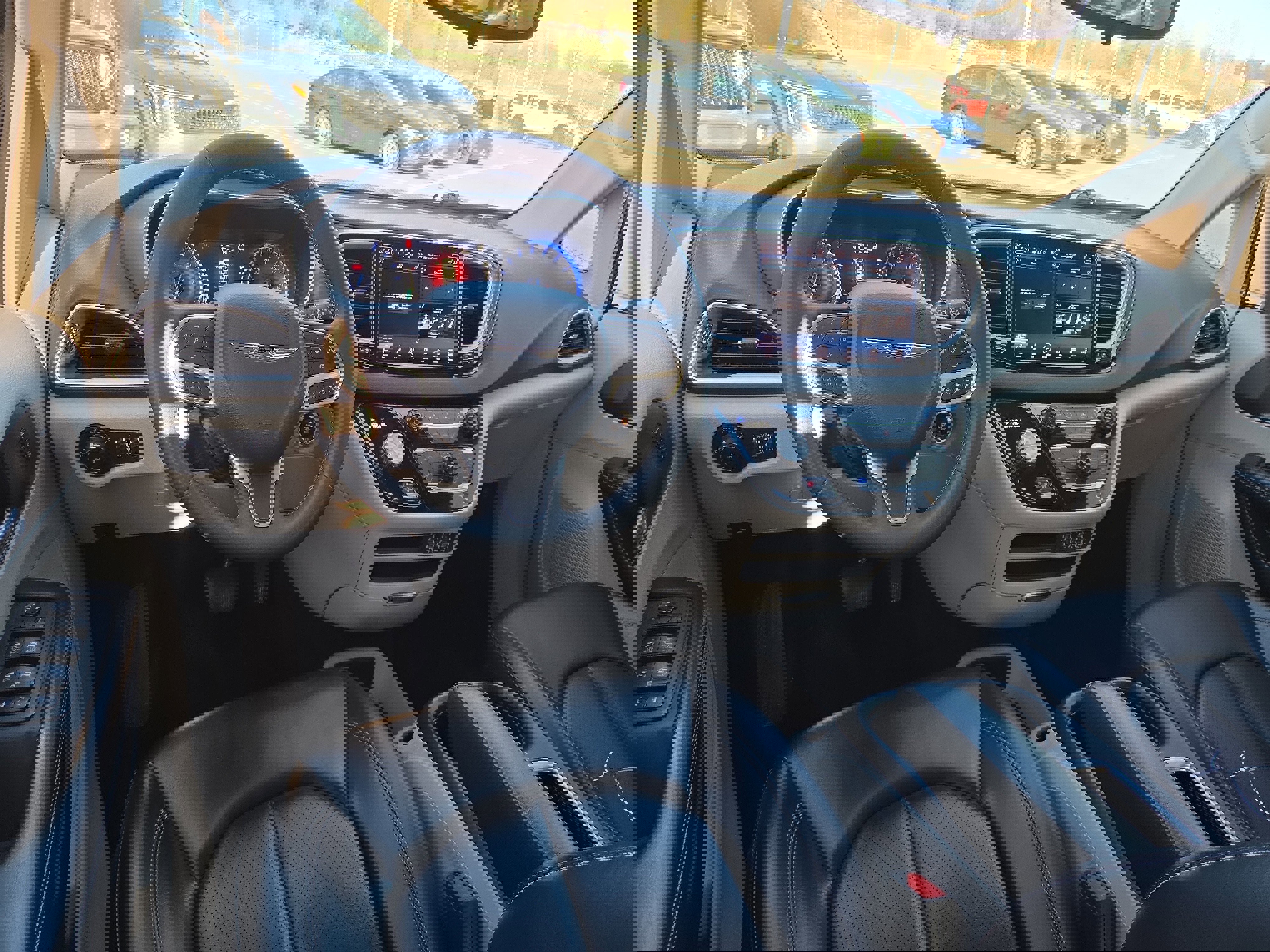 Certified 2023 Chrysler Pacifica Touring-L image 11