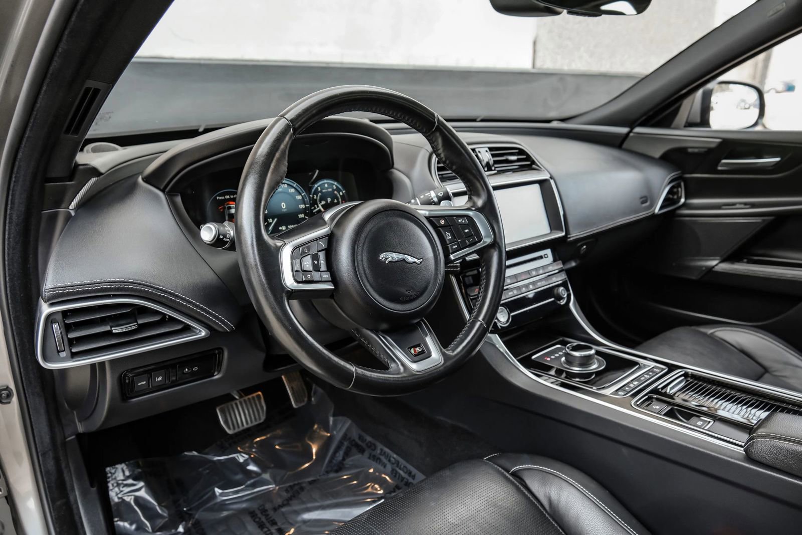 Used 2019 Jaguar XE S image 21