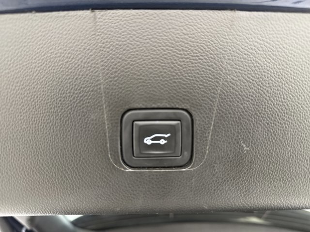 Used 2023 Chevrolet Traverse LT image 29