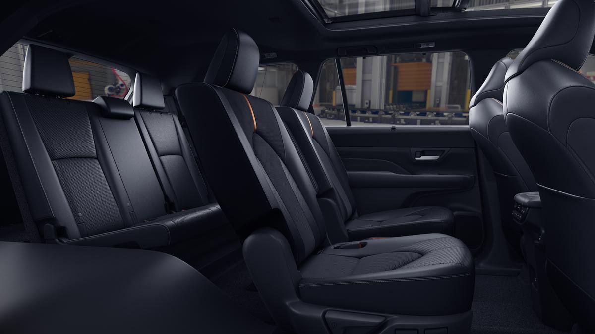 New 2026 Toyota Grand Highlander AWD Hybrid image 2