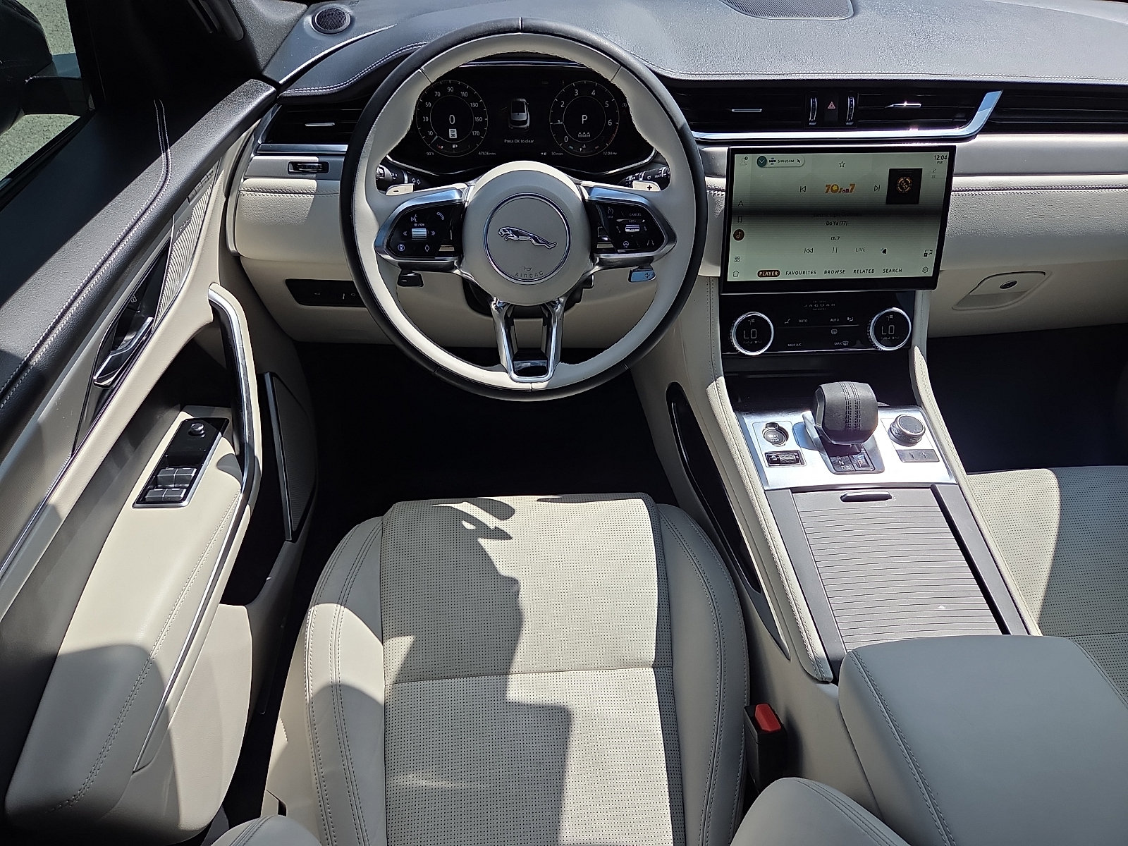 Used 2025 Jaguar F-PACE R-Dynamic S AWD/4WD image 11