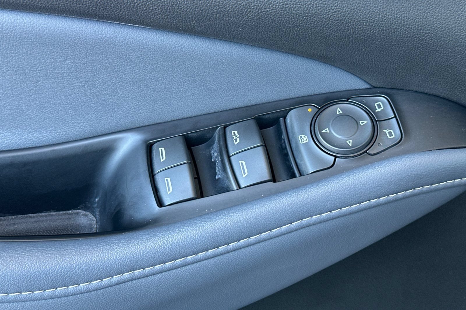 Used 2023 Buick Enclave Essence FWD image 12