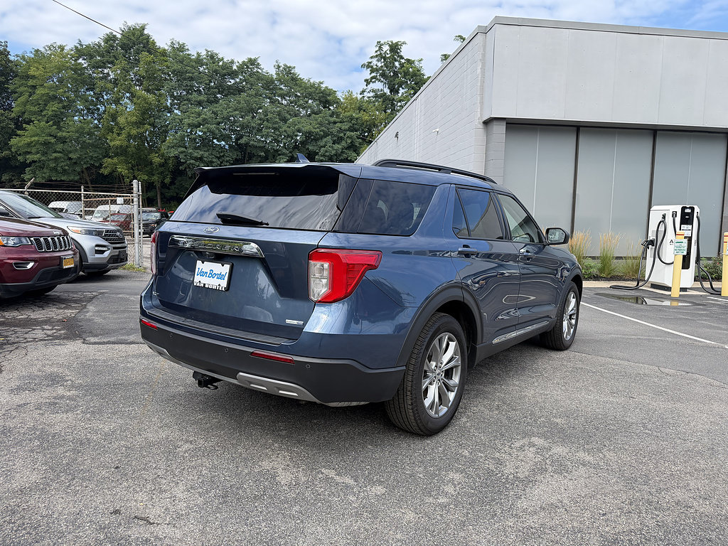 Used 2020 Ford Explorer XLT w/ Equipment Group 202A AWD/4WD image 7