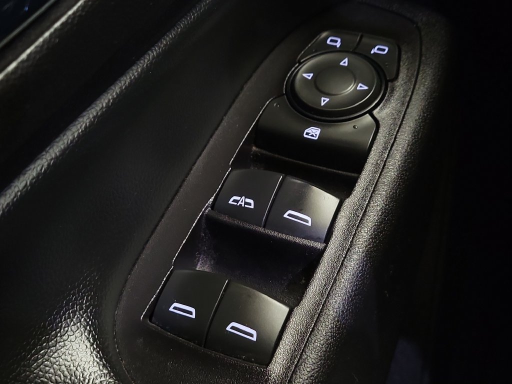Used 2018 Chevrolet Equinox LT w/ Sun & Infotainment Package FWD image 14