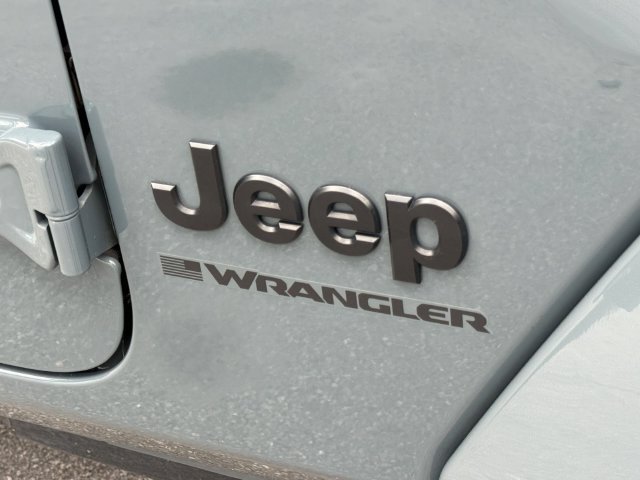 Used 2026 Jeep Wrangler Unlimited Sahara AWD/4WD image 12