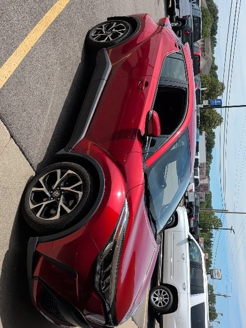 Used 2021 Toyota C-HR XLE FWD image 4