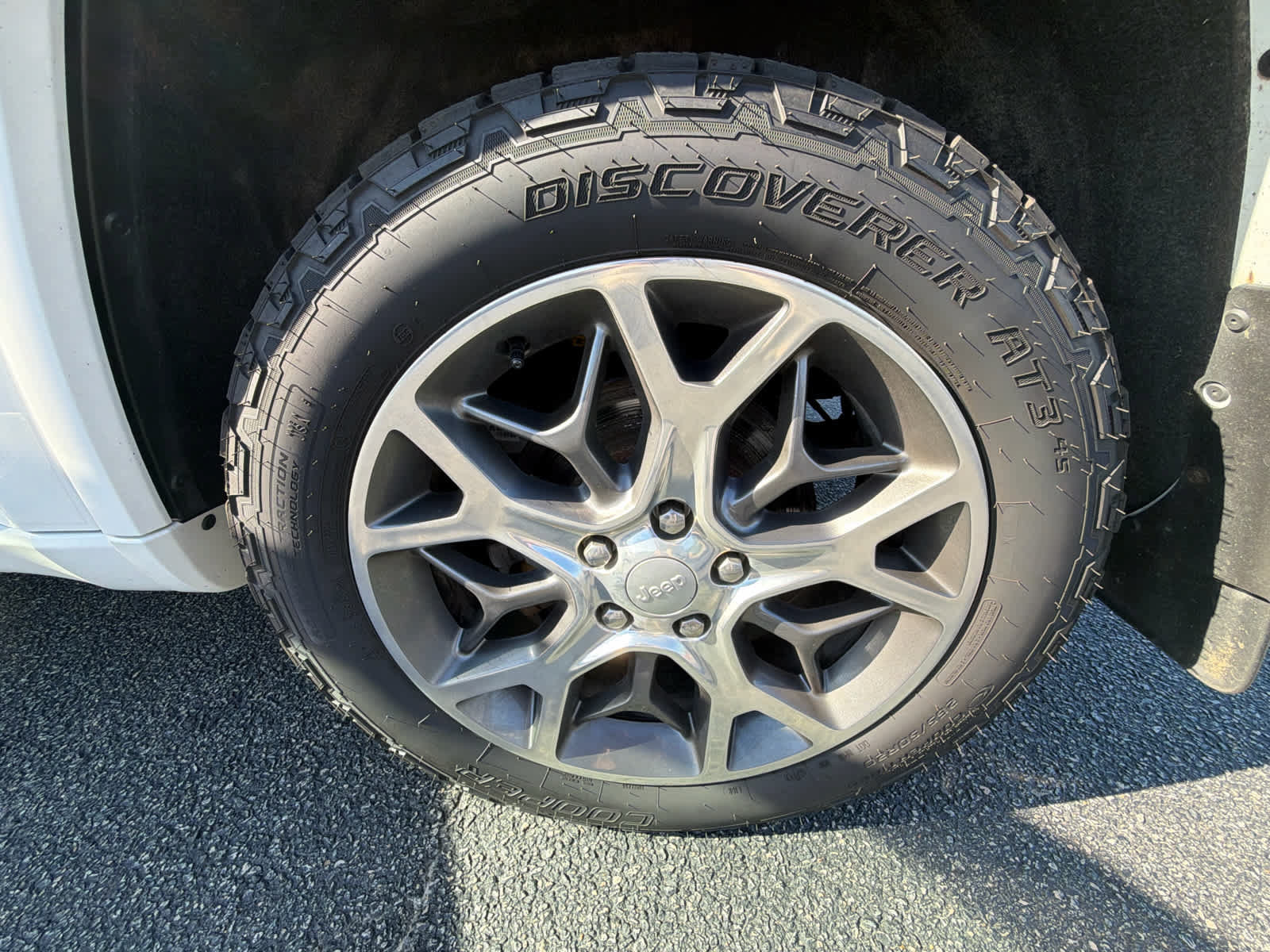 Used 2020 Jeep Grand Cherokee Overland AWD/4WD image 28