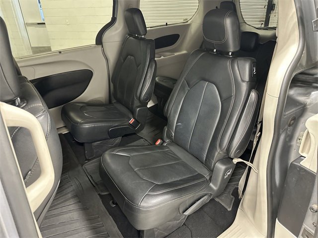 Used 2020 Chrysler Pacifica Touring-L image 20