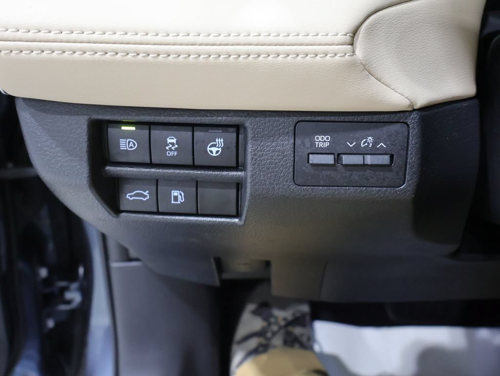 Used 2020 Toyota Avalon Limited w/ All Weather Liner Package FWD image 32