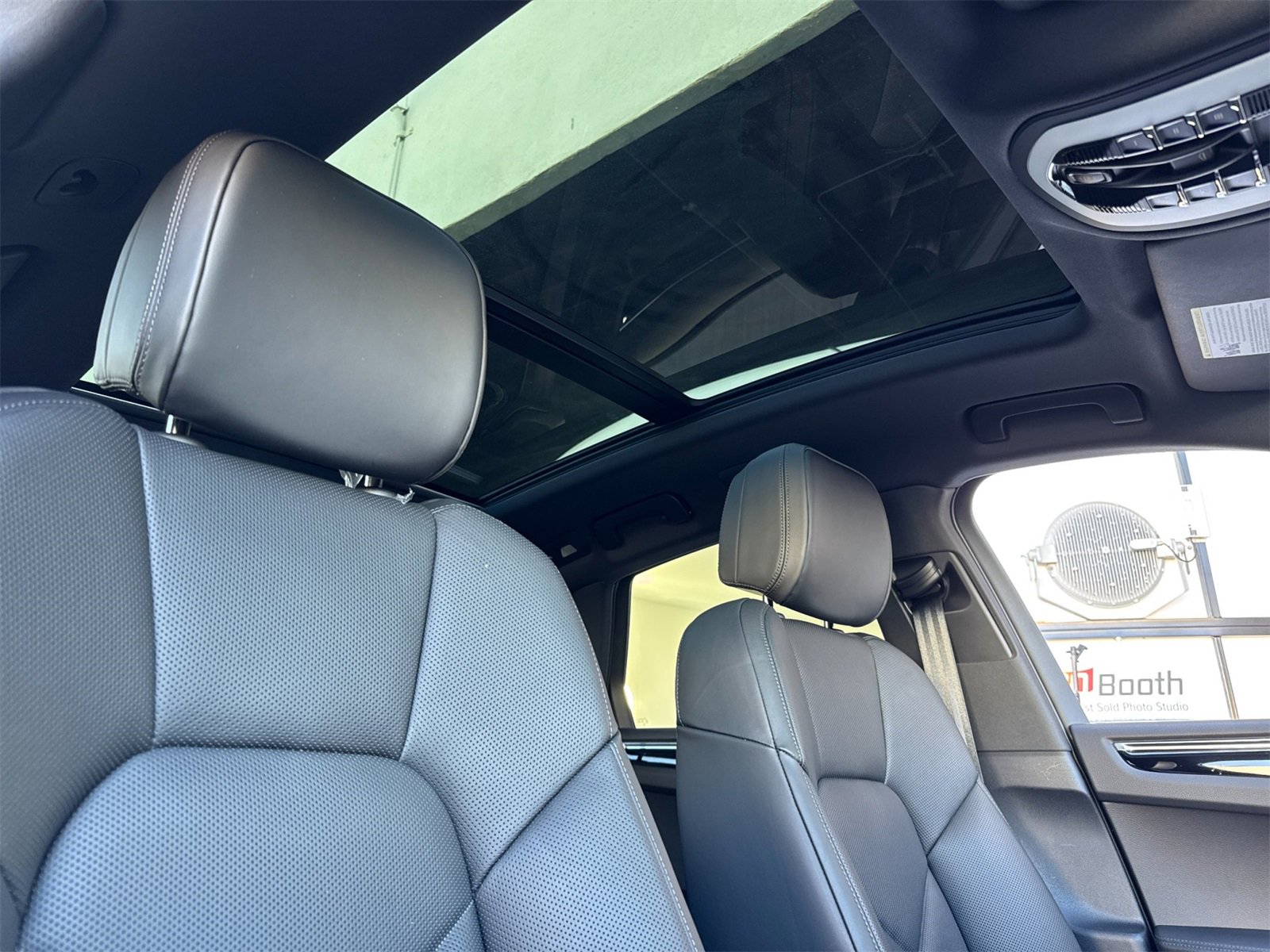 New 2026 Porsche Macan image 17