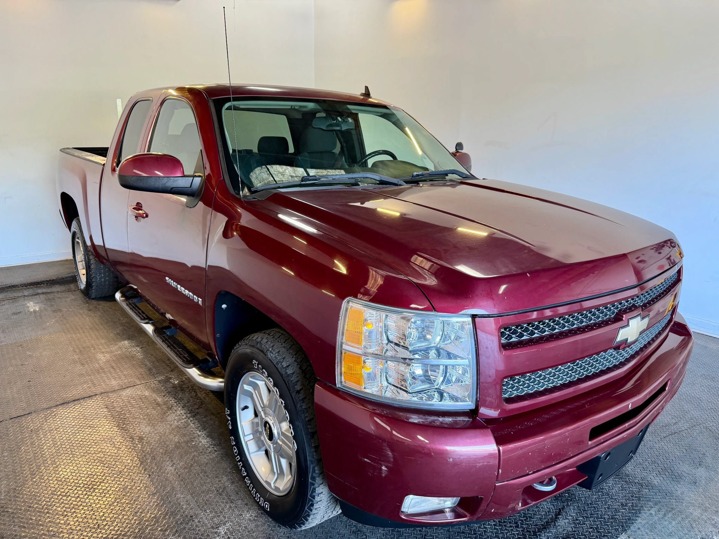 Used 2009 Chevrolet Silverado 1500 LT w/ Power Pack Plus AWD/4WD image 4