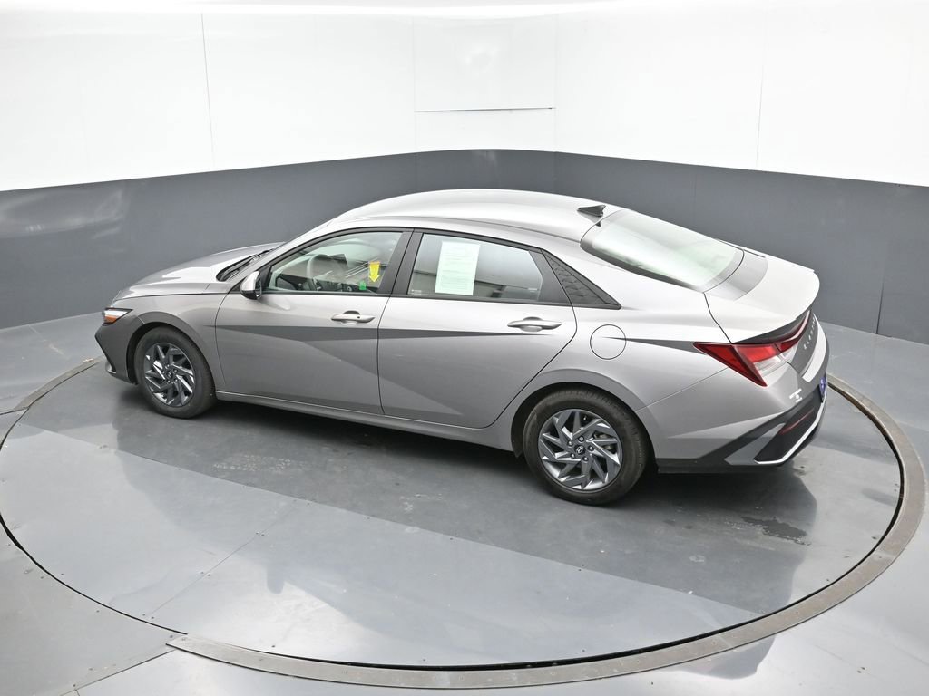 Used 2024 Hyundai Elantra SEL image 46