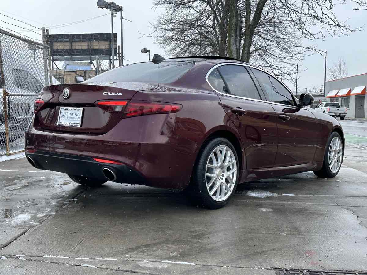 Used 2017 Alfa Romeo Giulia AWD image 5
