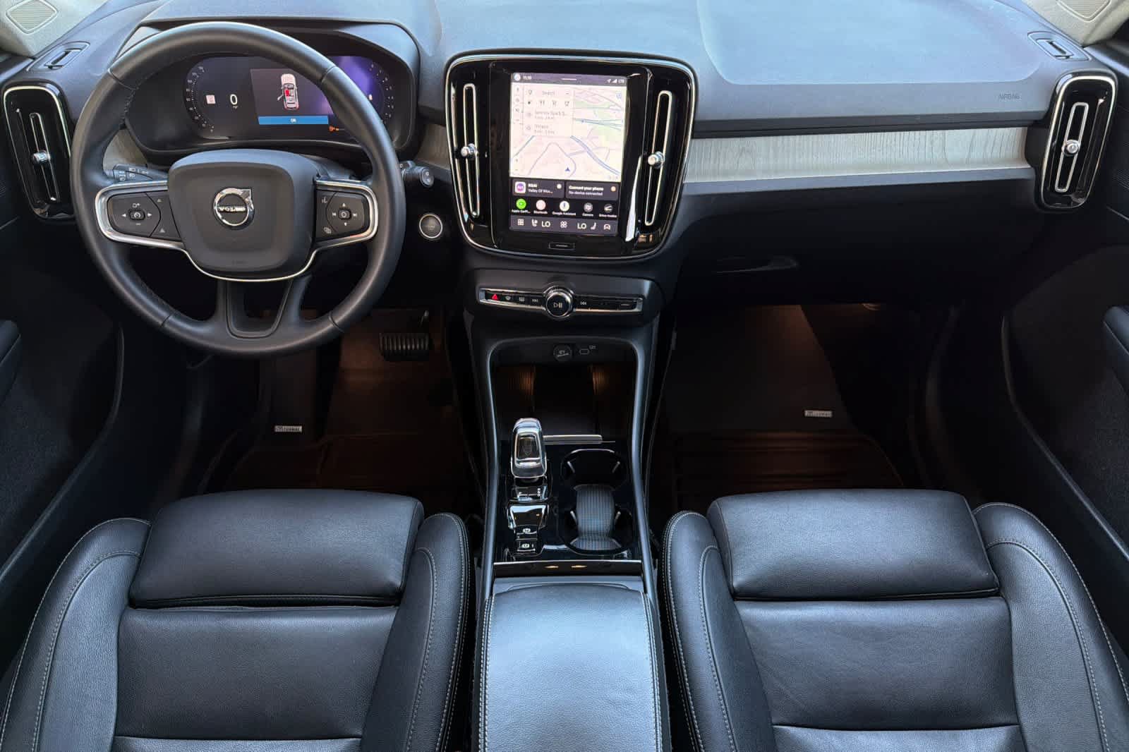 Used 2024 Volvo XC40 B5 Plus AWD/4WD image 3