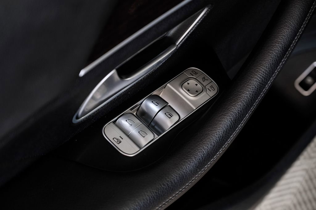 Used 2023 Mercedes-Benz GLS 450 4MATIC w/ AMG Line Exterior image 49