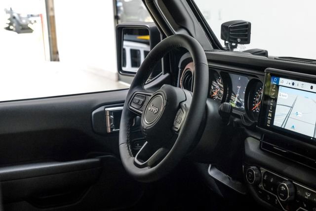 Used 2025 Jeep Gladiator Rubicon w/ Safety Group AWD/4WD image 64