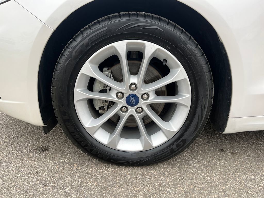 Used 2020 Ford Fusion SE image 28